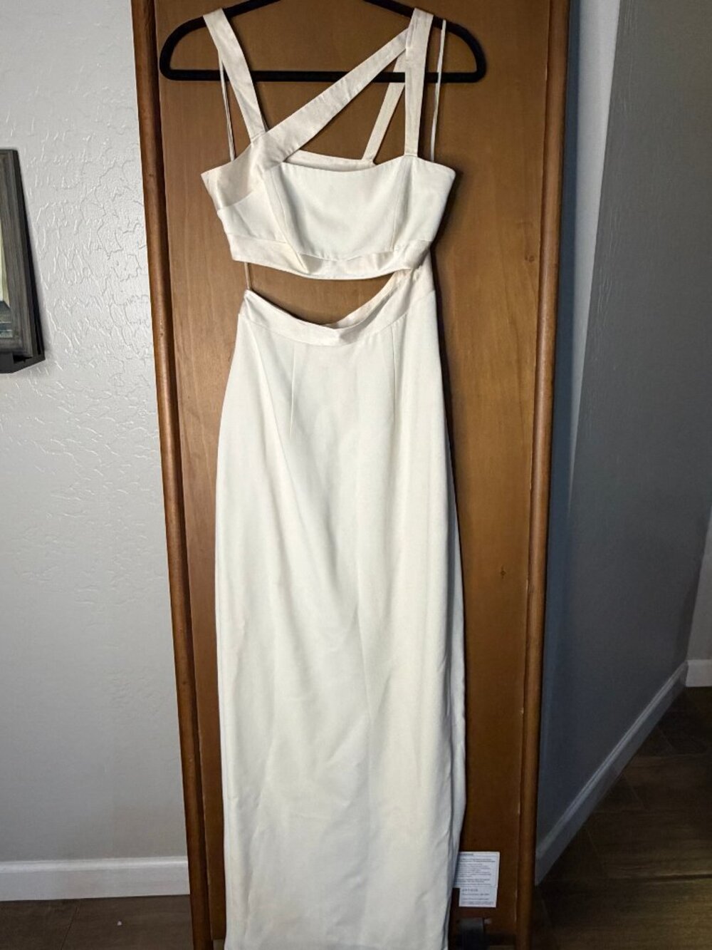 Cache Ivory Cross-Strap Cutout Evening Gown